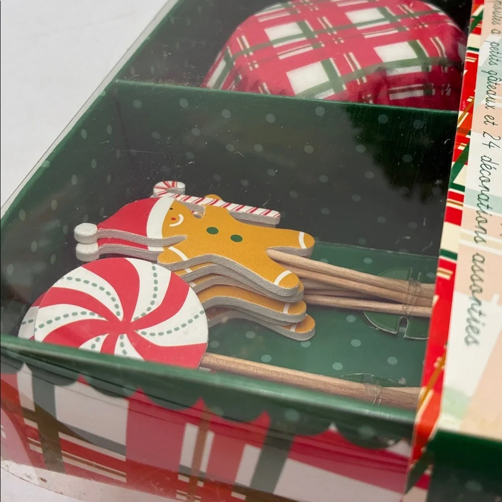 Williams Sonoma Jolly Holidays Cupcake Kit - Red and Green